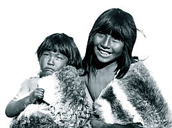 Selk'nam children