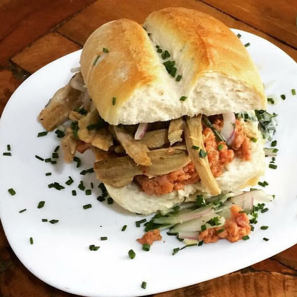 Sanguche de potito on a plate