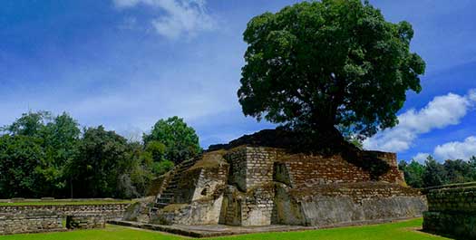 Antigua-Panajachel via Iximche & Chichicastenango